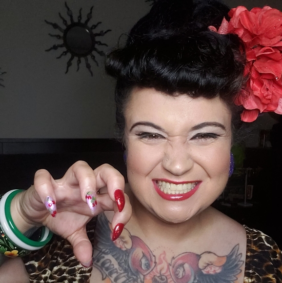 Meet your Posher, Holiday - Picture 3 of 4